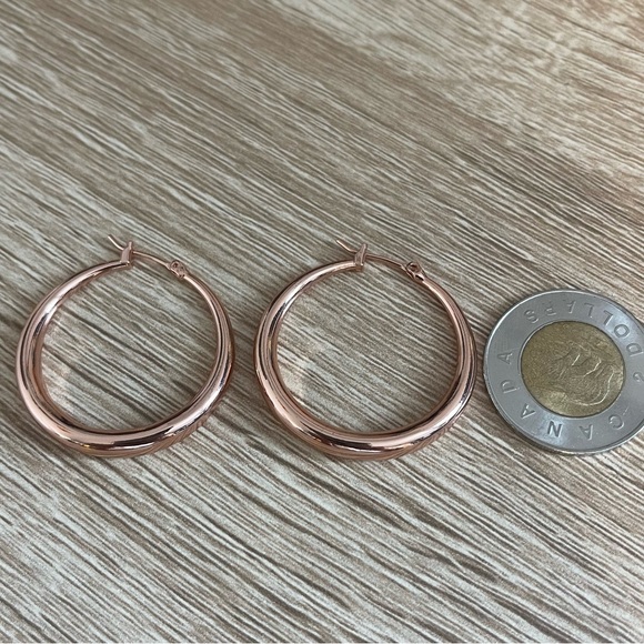 Rose gold colour - Chunky Hoop earrings- quality costume. - Picture 2 of 3